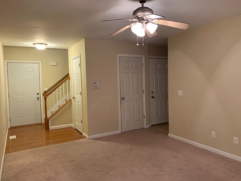 207 N Vine St — Photo 8