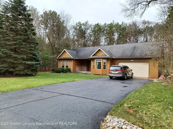 6727 Lakewood Dr, Oscoda, MI 48750