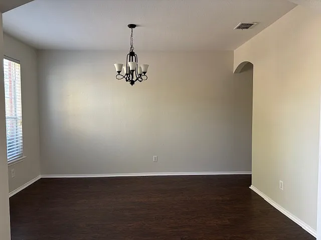 854 Crockett Dr — Photo 3