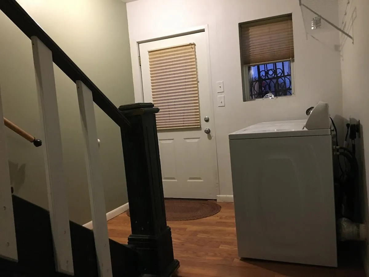 2124 Geyer Ave — Photo 4