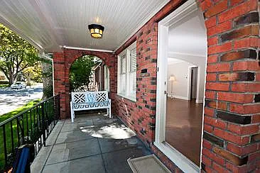 901 44th St — Photo 3