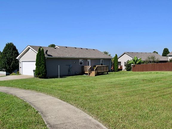 3rd image of 701 Lac Ct
