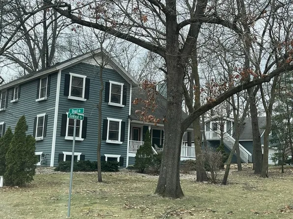 1418 Oakleaf Dr, Saint Anne, IL 60964