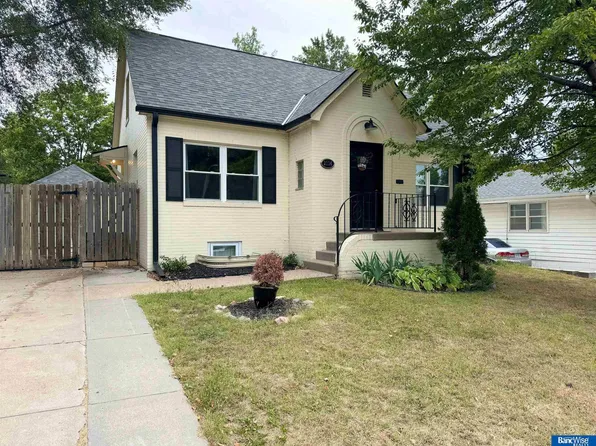2324 S 11th St, Lincoln, NE 68502