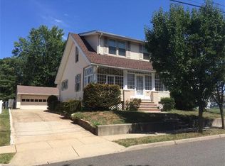 7 Laurel Pl, North Brunswick, NJ 08902