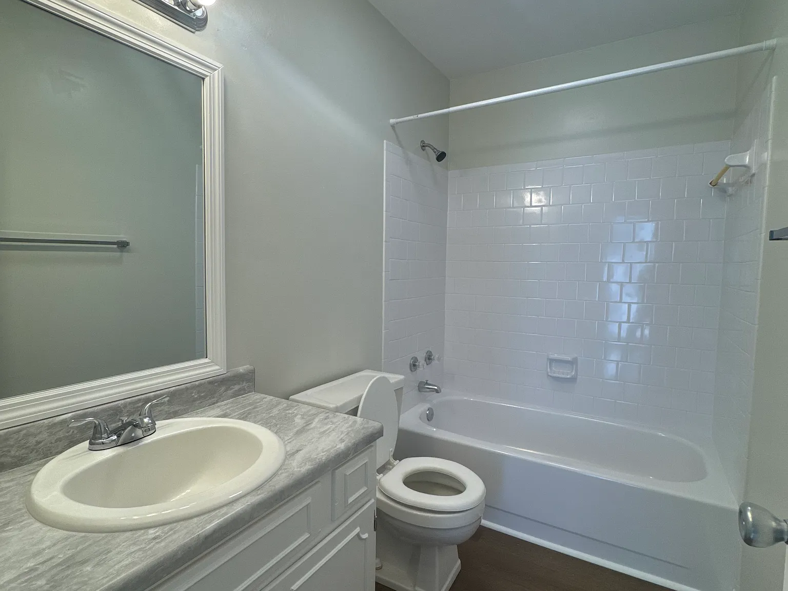 2 bed, 1.5 bath, 1038 sqft, $1,395 — Photo 2