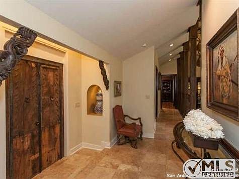3rd image of 819 Ivy Ln
