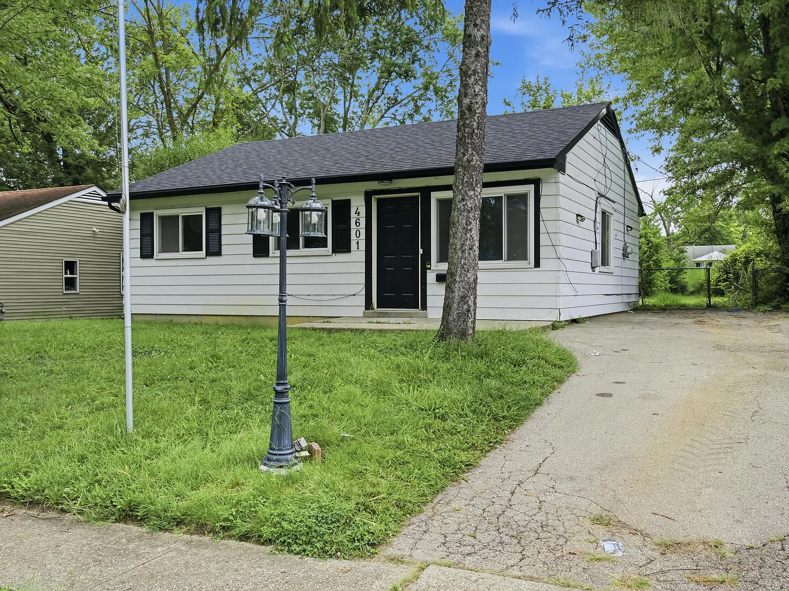3 bed, 884 sqft, $1,450 — Photo 3