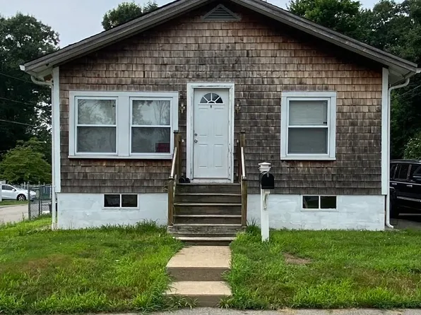 59 Sterling Rd, Brockton, MA 02302