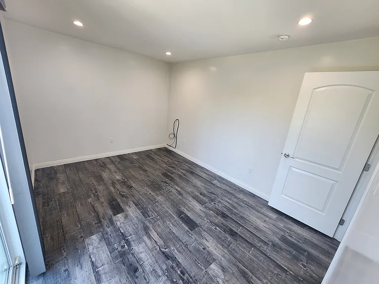 6827 Murietta Ave — Photo 4