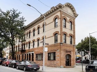 679 Grandview Ave, Ridgewood, NY 11385