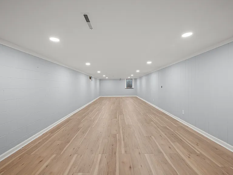 1597 Edward Dr — Photo 17