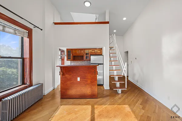 Rented by ERNY LLC | media 7