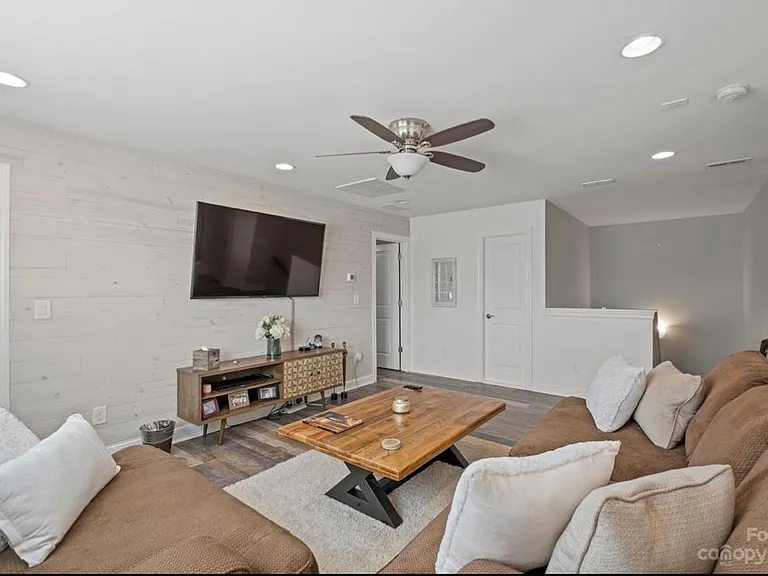 1003 Angora Ct — Photo 36
