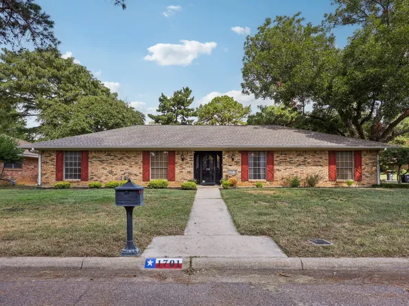 1701 Carlton Dr, Arlington, TX 76015