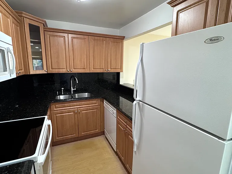 9301 SW 92nd Ave #B317 — Photo 8