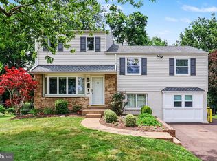 900 Woodlawn Dr, Lansdale, PA 19446