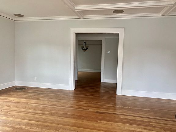 4th image of 700 Emerson Ct #1
