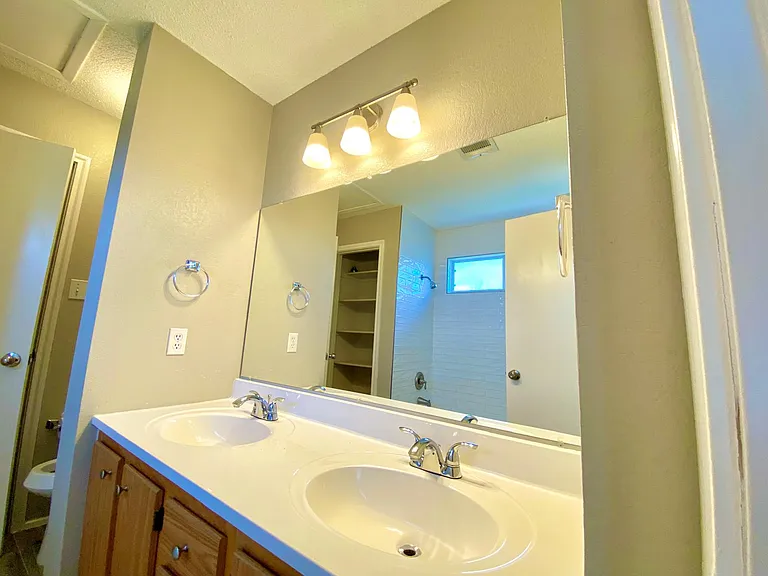 1703 Sylvia Ln — Photo 22