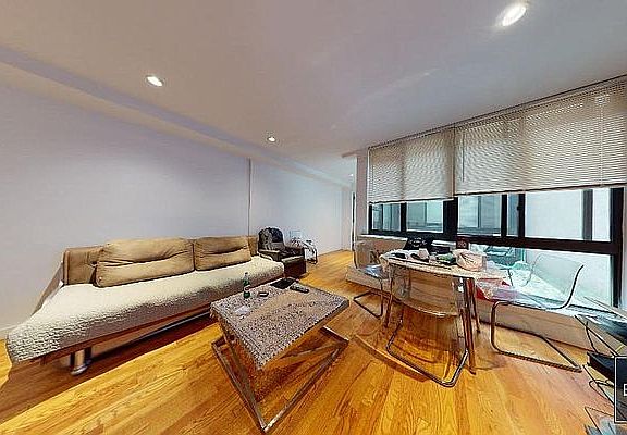 5th image of 207 E 27th St Ph C