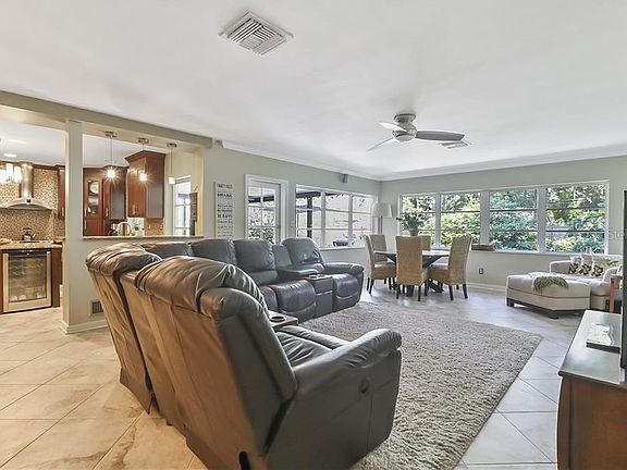 5th image of 1871 Oak Ln