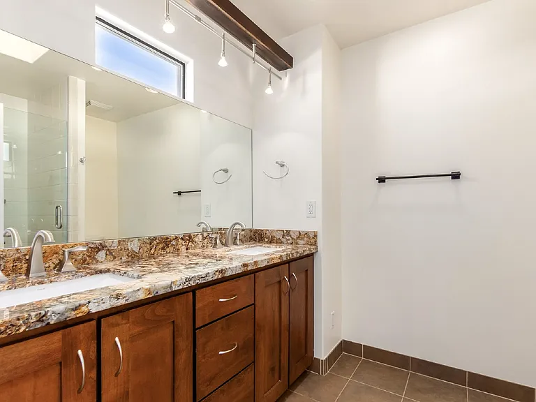 1300 W 5th St #1005 — Photo 11