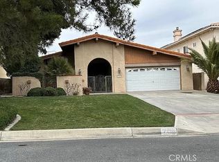 17800 Cresta Blanca Ln, Victorville, CA 92395