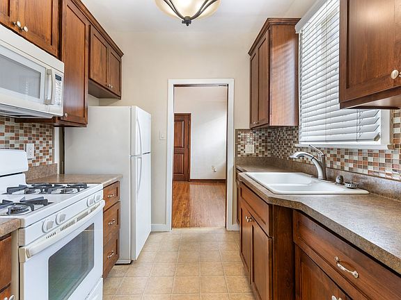5th image of 731 E Broadway #B