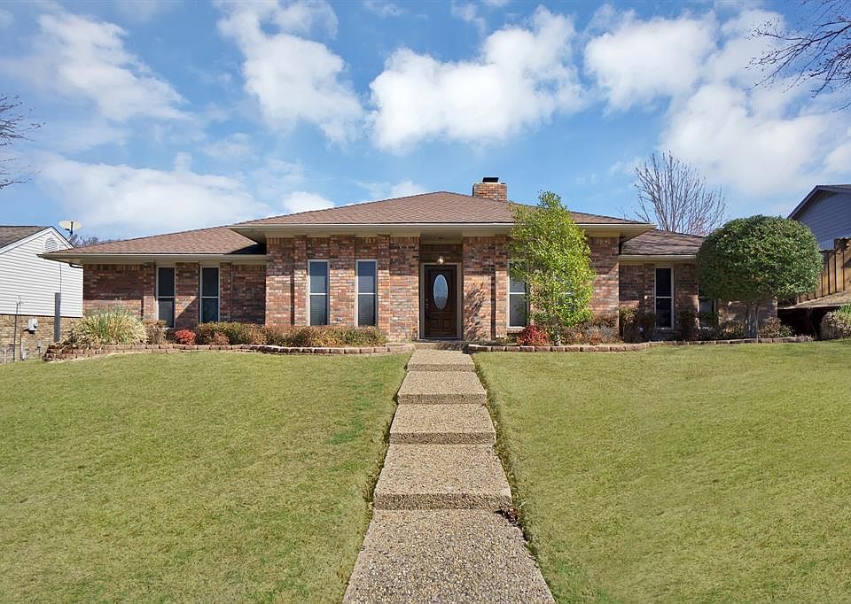 1st image of 210 Lakeview Dr