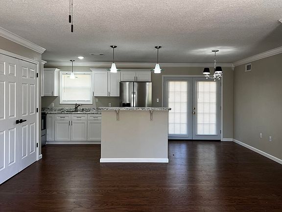 2nd image of 2204 Sycamore Dr