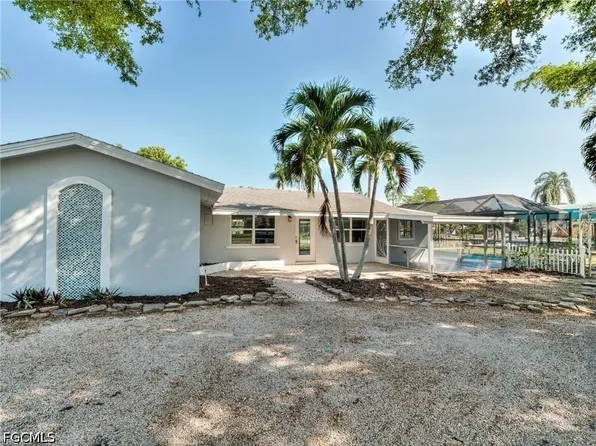 16 Estate Dr, North Fort Myers, FL 33917