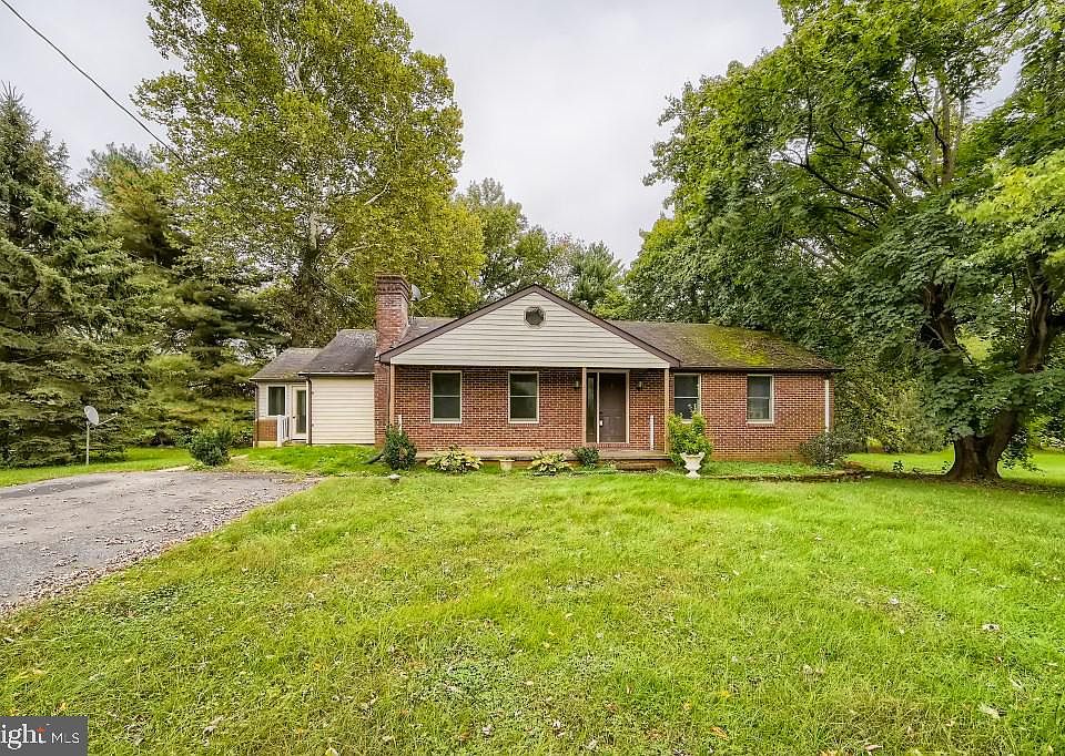 1st image of 5 Woodside Dr