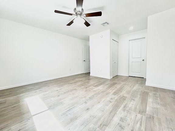 5th image of 11941 Weddington St #303