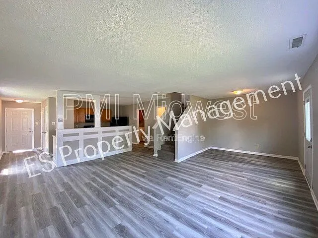 10902 Glenayr Dr — Photo 7