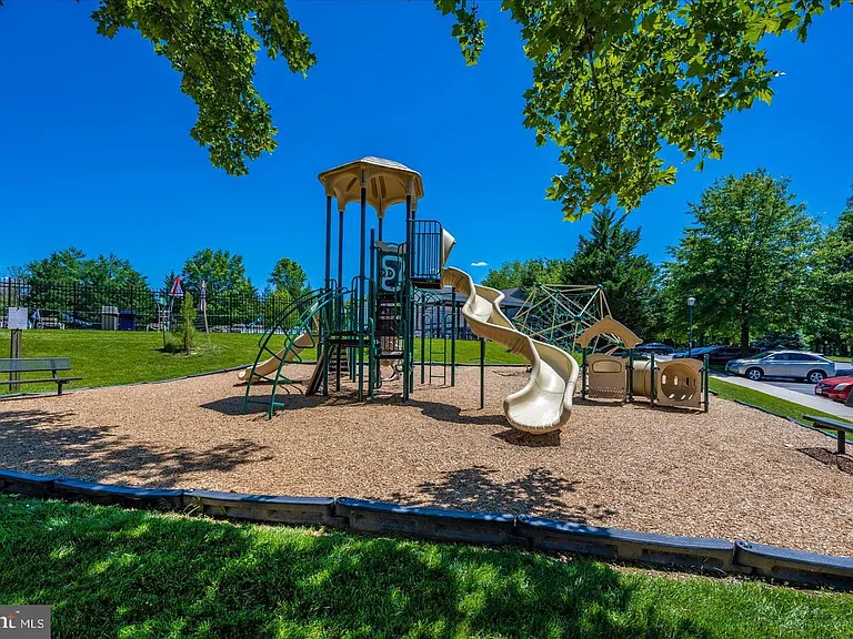 13860 Crosstie Dr — Photo 17