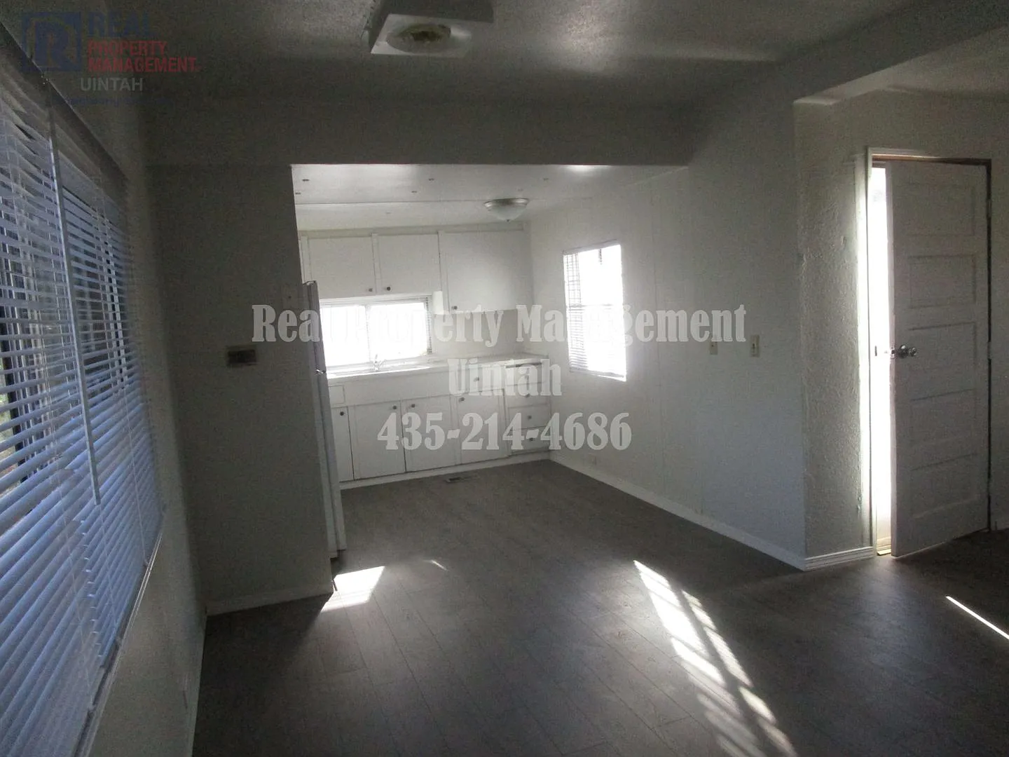 Cozy 3 Bedroom 1 Bathroom Trailer Home — Photo 3