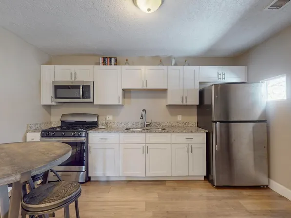 945 Madeira Dr SE, Albuquerque, NM 87108