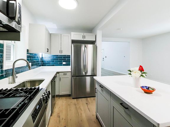 4th image of 3324 S May St