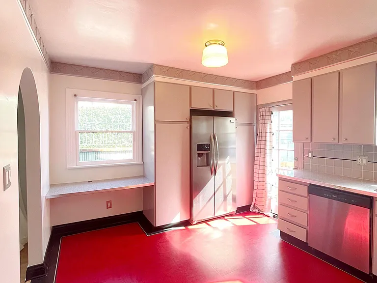 1016 E 36th St — Photo 12