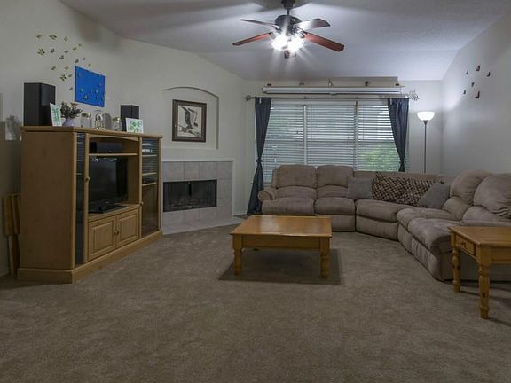 Large Family Room off the Kitchen/Nook