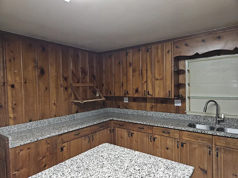 1737 Ireland Dr — Photo 6