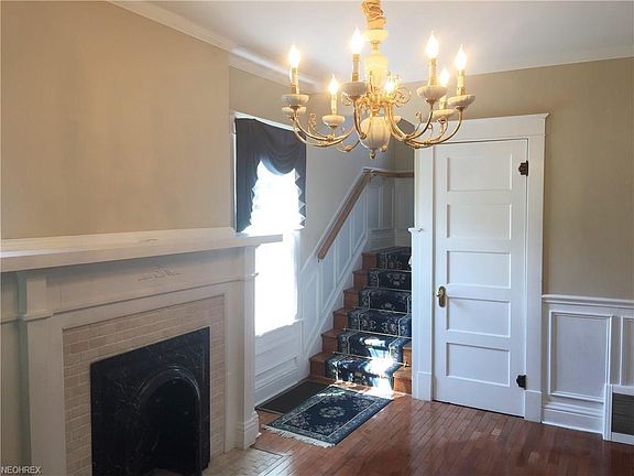 4th image of 1911 35th St