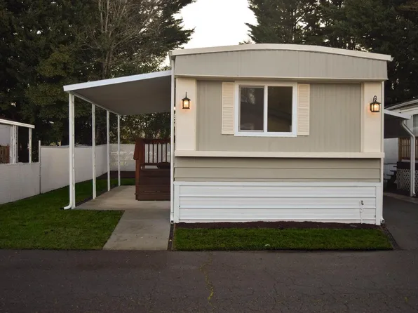 202 Chestnut Ln, Grants Pass, OR 97526