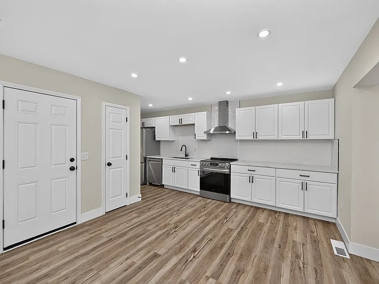 861 W Galbraith Rd — Photo 7