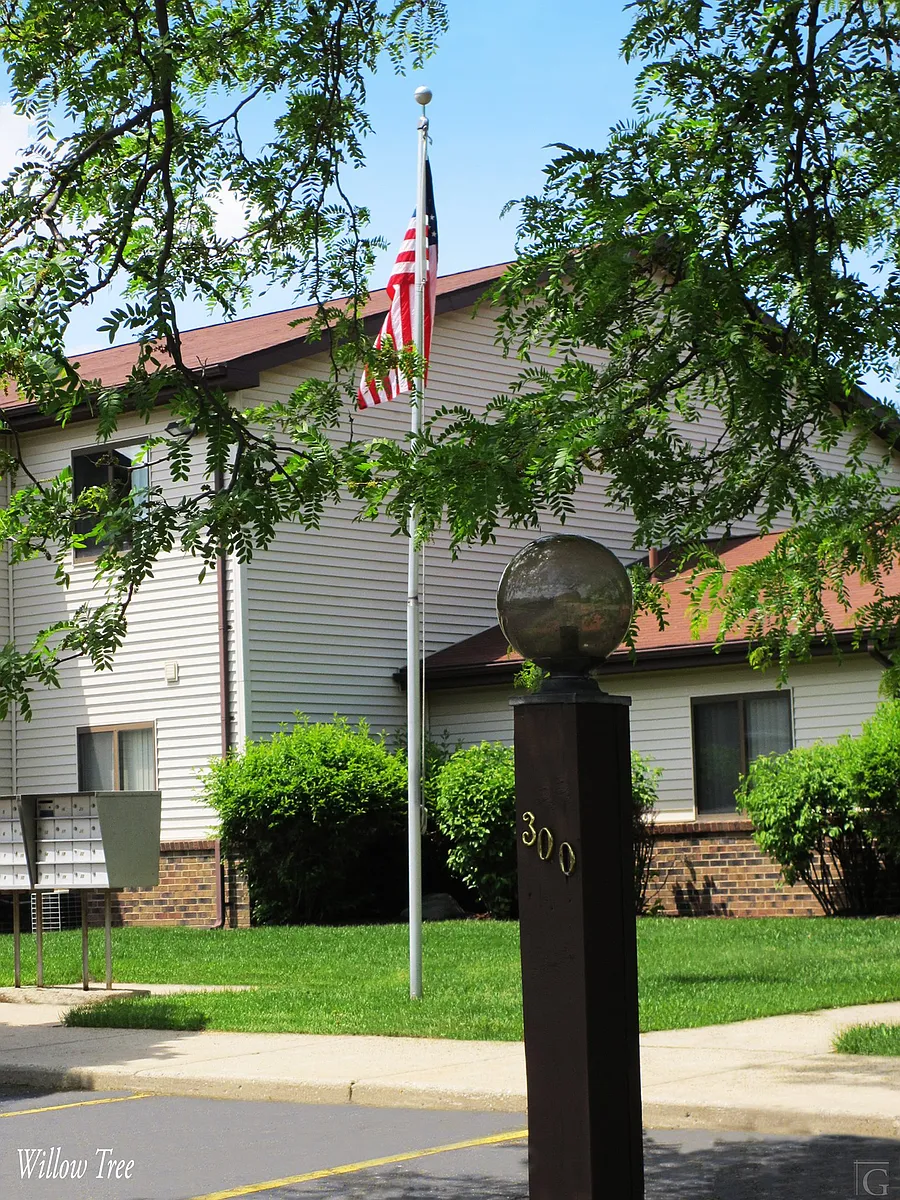 Building Photo - 300 S Miller Dr