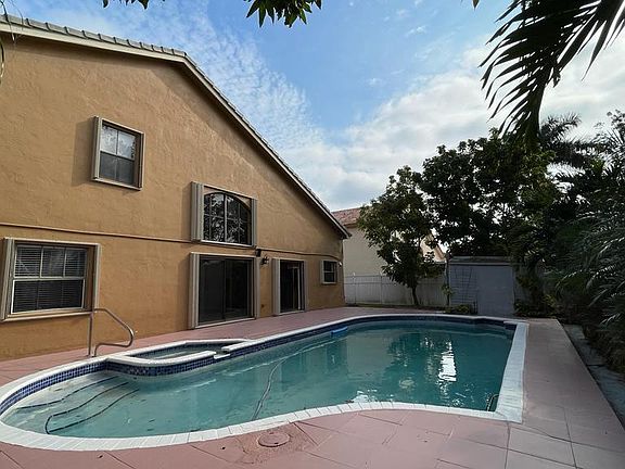 3rd image of 5920 SW 58th Ct