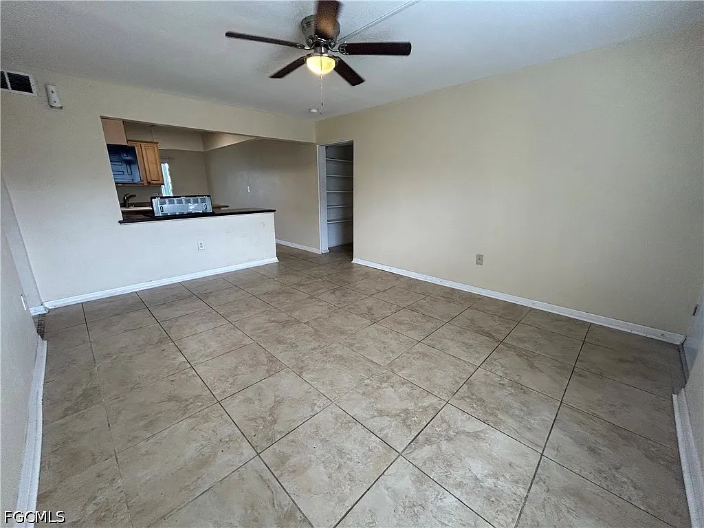 2 bed, 2.0 bath, 1212 sqft, $1,349 — Photo 2