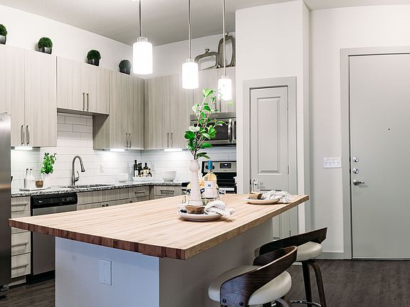 4th image of 1130 Broadway St #3354250