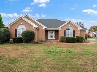 686 Muirfield Cir, Bowling Green, KY 42104