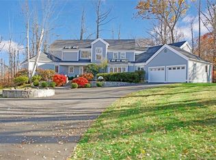9 Horseshoe Ridge Rd, Sandy Hook, CT 06482